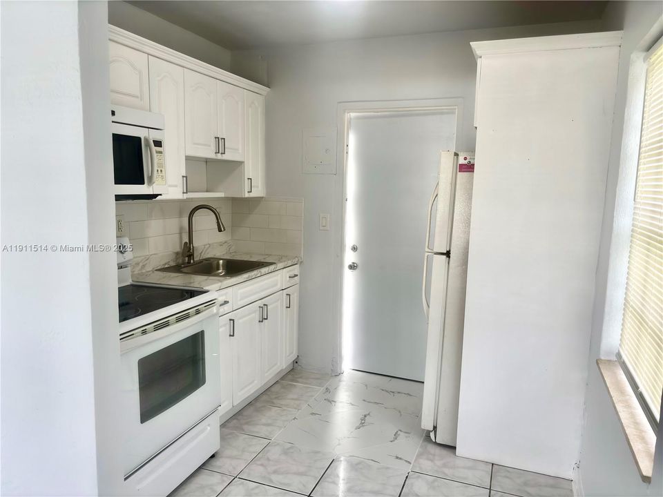 出租: $2,195 (2 贝兹, 1 浴室, 756 平方英尺)