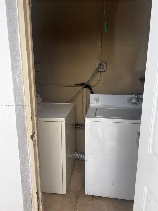 出租: $2,195 (2 贝兹, 1 浴室, 756 平方英尺)