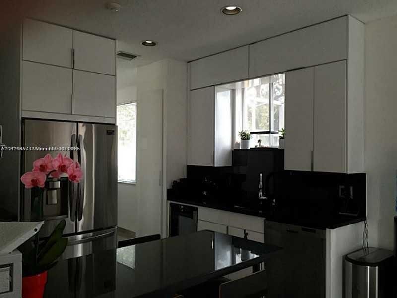 For Sale: $720,000 (3 beds, 2 baths, 1620 Square Feet)