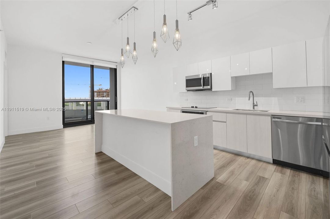 Activo con contrato: $2,875 (1 camas, 1 baños, 859 Pies cuadrados)