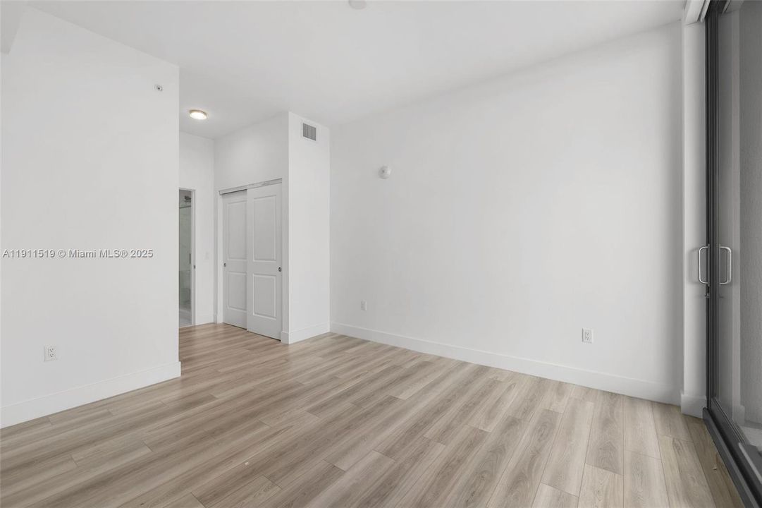 Activo con contrato: $2,875 (1 camas, 1 baños, 859 Pies cuadrados)