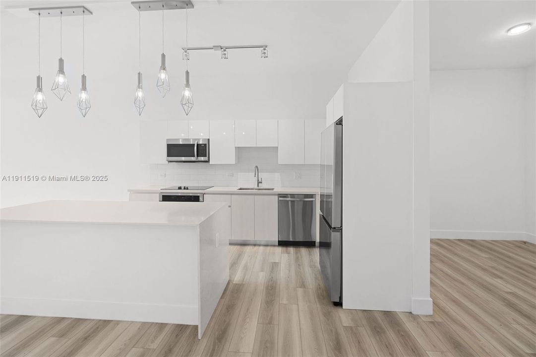 Activo con contrato: $2,875 (1 camas, 1 baños, 859 Pies cuadrados)