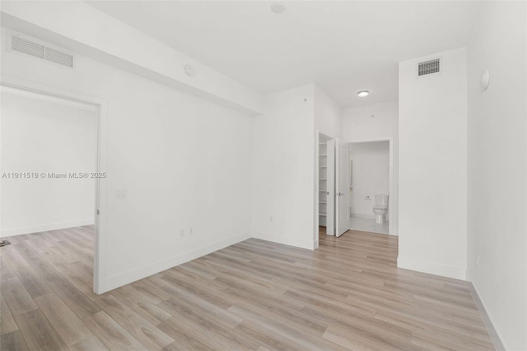 Activo con contrato: $2,875 (1 camas, 1 baños, 859 Pies cuadrados)