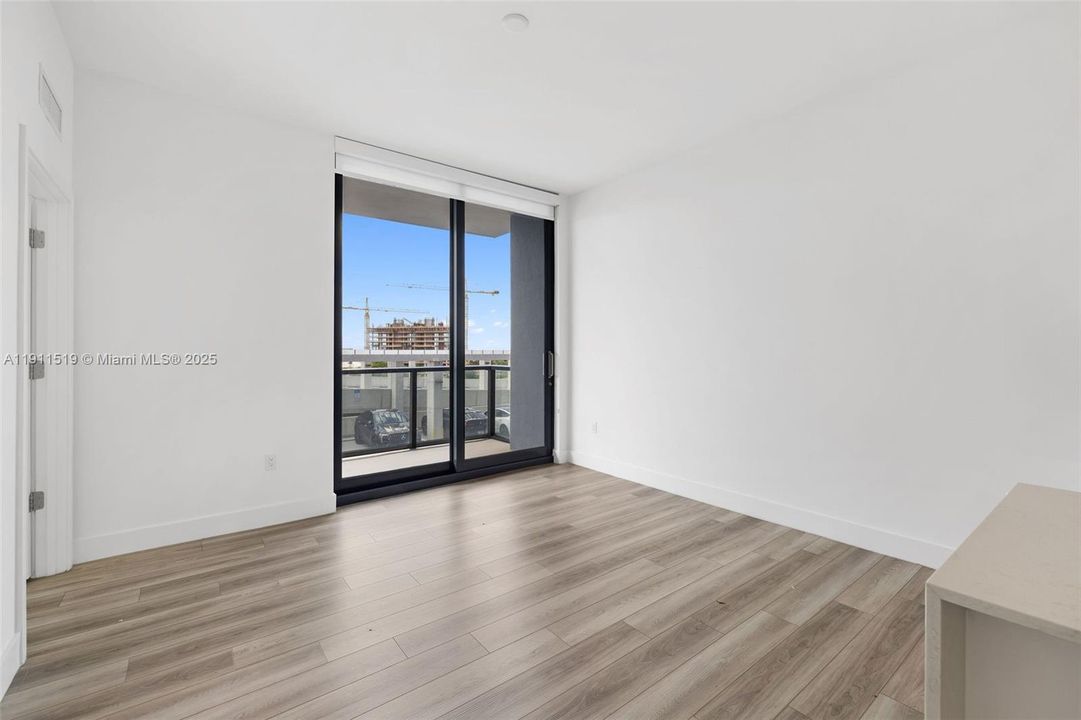 Activo con contrato: $2,875 (1 camas, 1 baños, 859 Pies cuadrados)