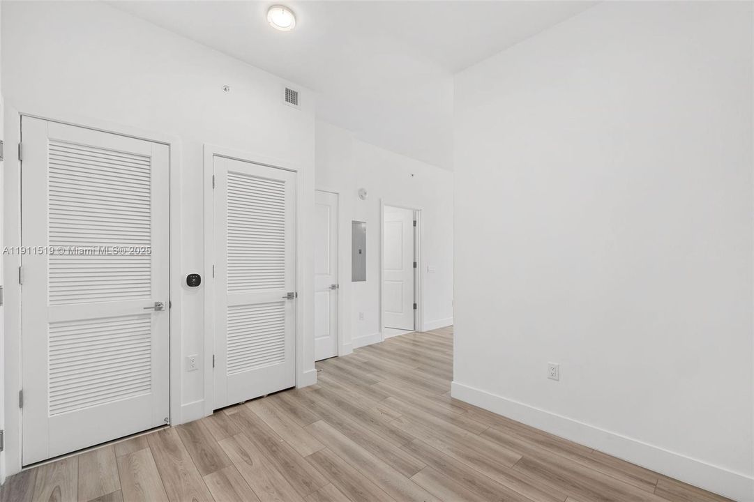 Activo con contrato: $2,875 (1 camas, 1 baños, 859 Pies cuadrados)