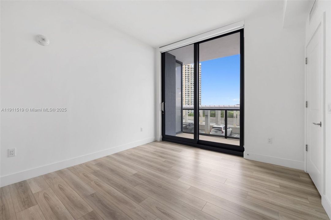 Activo con contrato: $2,875 (1 camas, 1 baños, 859 Pies cuadrados)