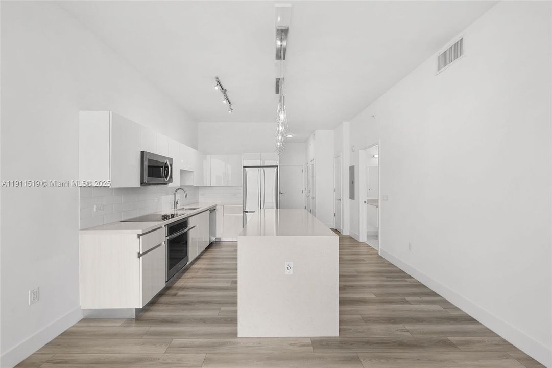 Activo con contrato: $2,875 (1 camas, 1 baños, 859 Pies cuadrados)