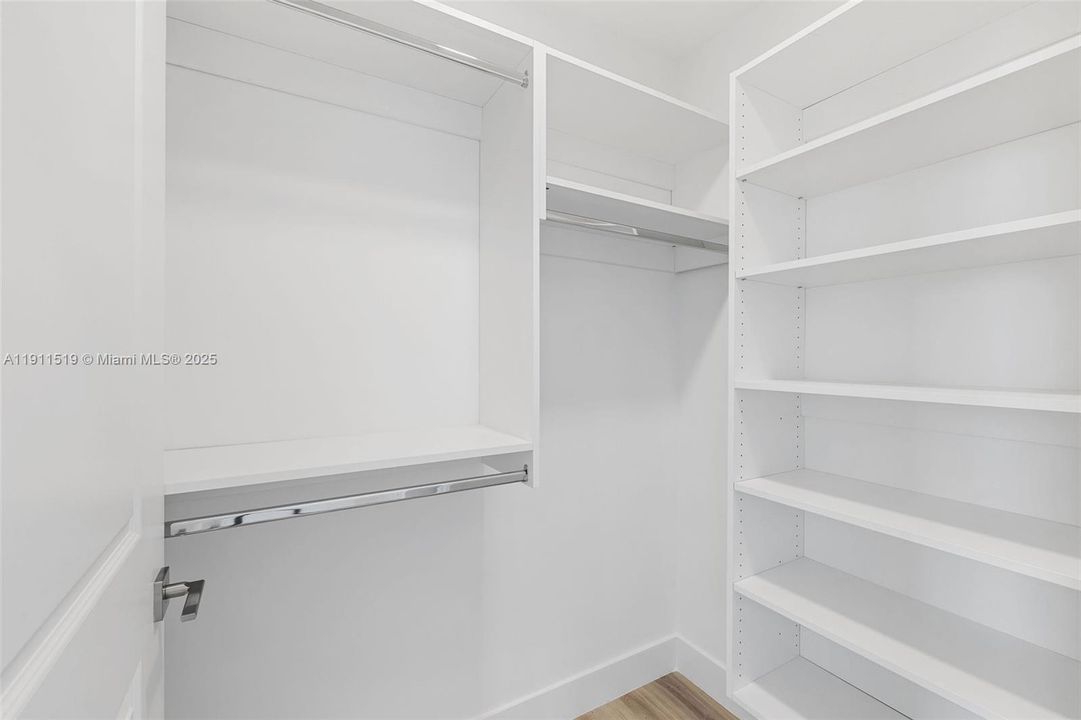 Activo con contrato: $2,875 (1 camas, 1 baños, 859 Pies cuadrados)