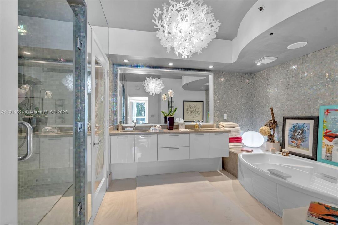 For Sale: $3,250,000 (3 beds, 3 baths, 2024 Square Feet)