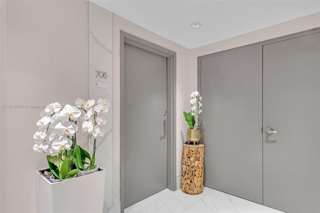 For Sale: $3,250,000 (3 beds, 3 baths, 2024 Square Feet)