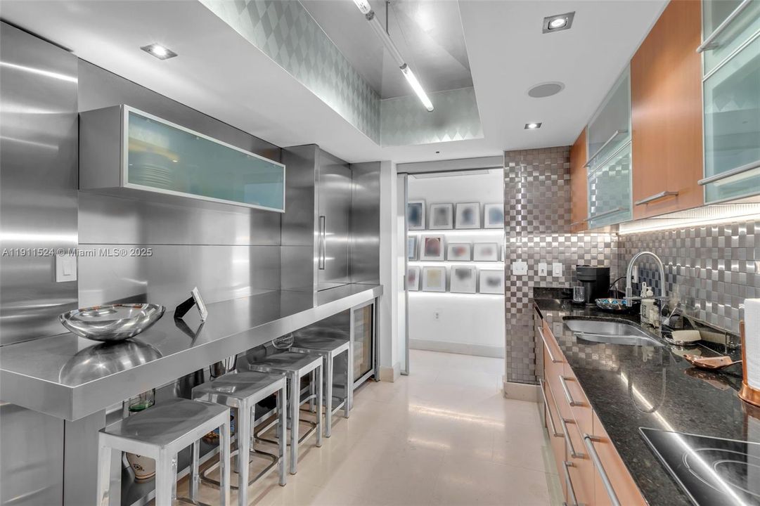 For Sale: $3,250,000 (3 beds, 3 baths, 2024 Square Feet)