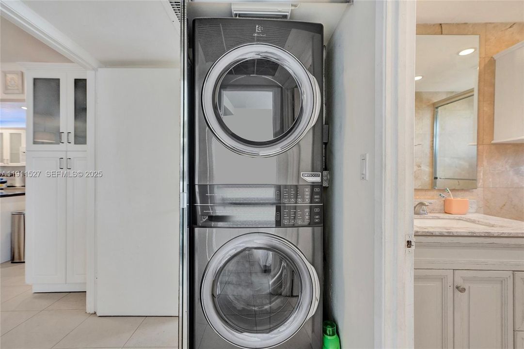 На продажу: $720,000 (2 спален, 2 ванн, 1253 Квадратных фут)