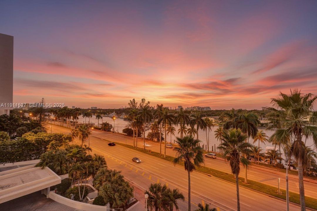 На продажу: $720,000 (2 спален, 2 ванн, 1253 Квадратных фут)