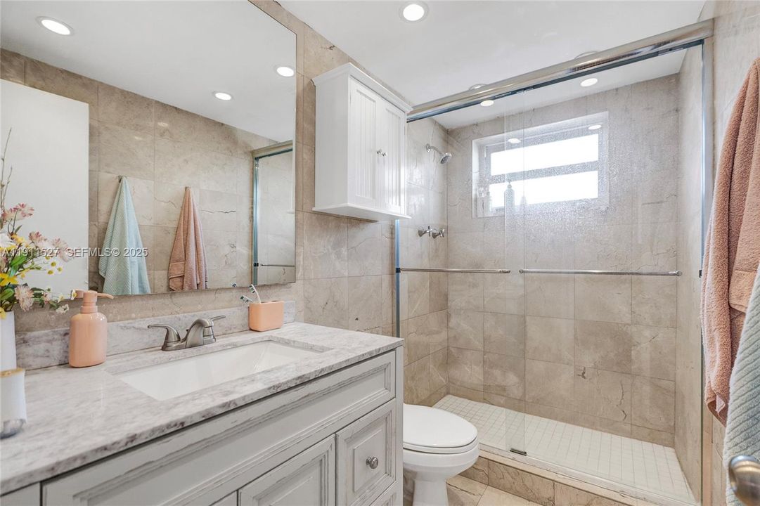 На продажу: $720,000 (2 спален, 2 ванн, 1253 Квадратных фут)