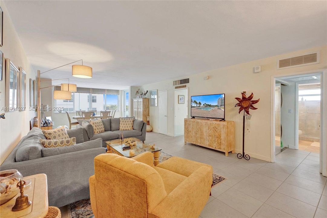 На продажу: $720,000 (2 спален, 2 ванн, 1253 Квадратных фут)