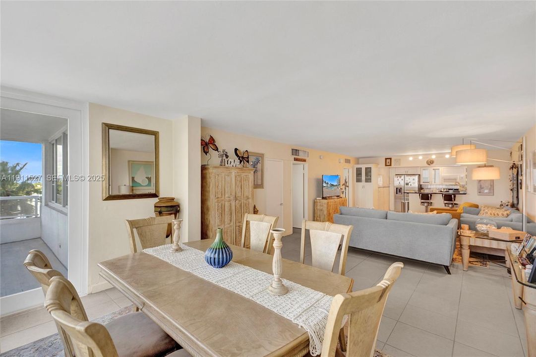 На продажу: $720,000 (2 спален, 2 ванн, 1253 Квадратных фут)