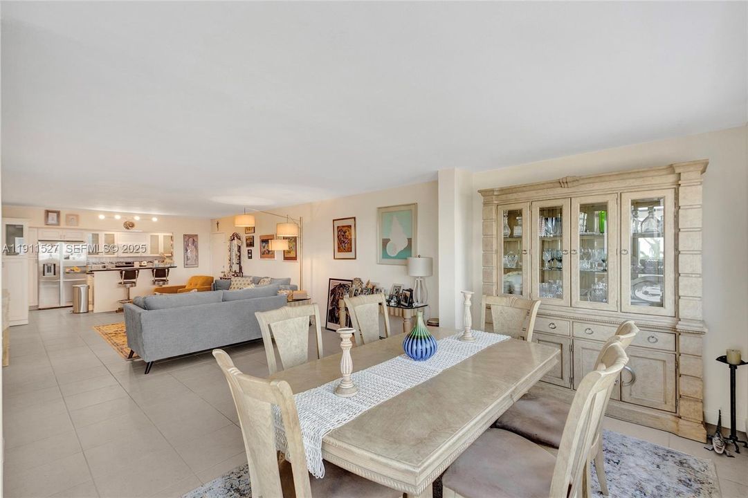 На продажу: $720,000 (2 спален, 2 ванн, 1253 Квадратных фут)