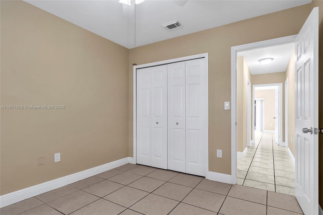 Под контрактом: $639,900 (4 спален, 2 ванн, 2075 Квадратных фут)