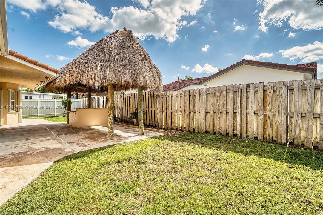 Под контрактом: $639,900 (4 спален, 2 ванн, 2075 Квадратных фут)