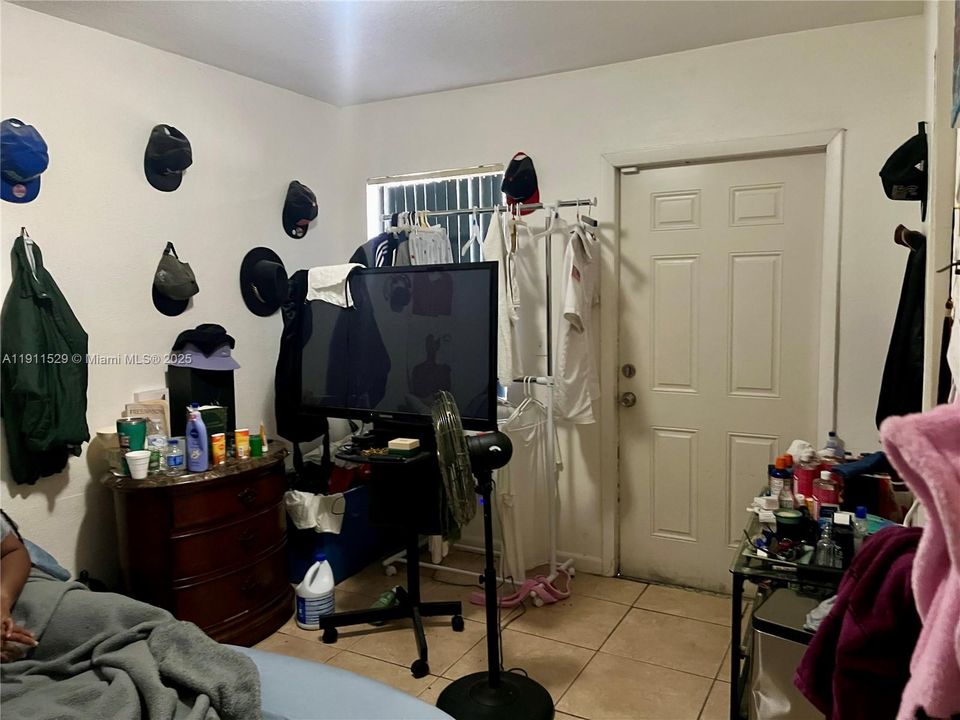 待售: $378,000 (4 贝兹, 2 浴室, 1302 平方英尺)