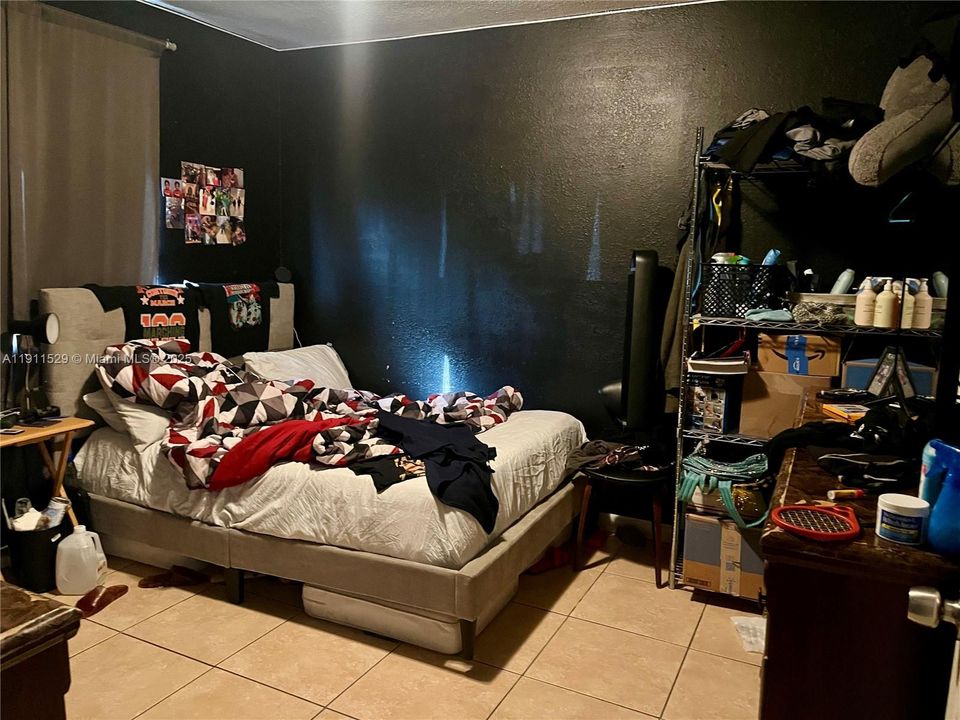 待售: $378,000 (4 贝兹, 2 浴室, 1302 平方英尺)