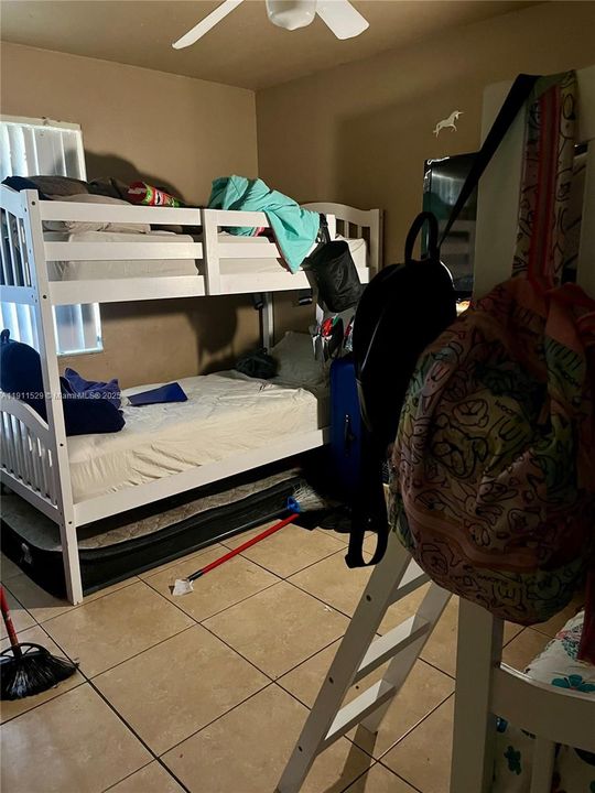 待售: $378,000 (4 贝兹, 2 浴室, 1302 平方英尺)