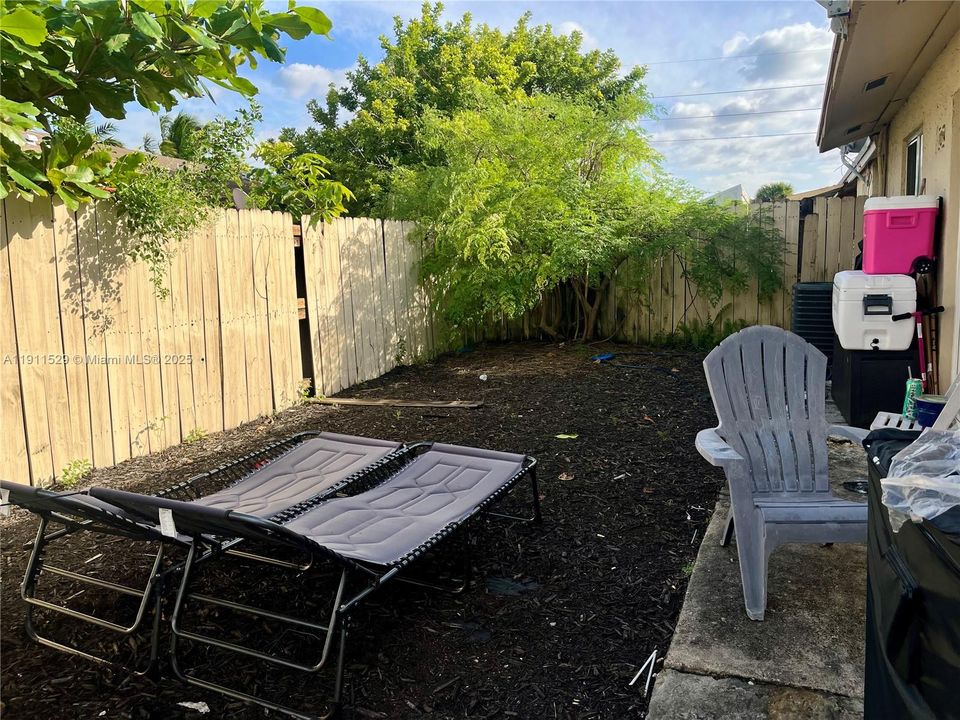 待售: $378,000 (4 贝兹, 2 浴室, 1302 平方英尺)