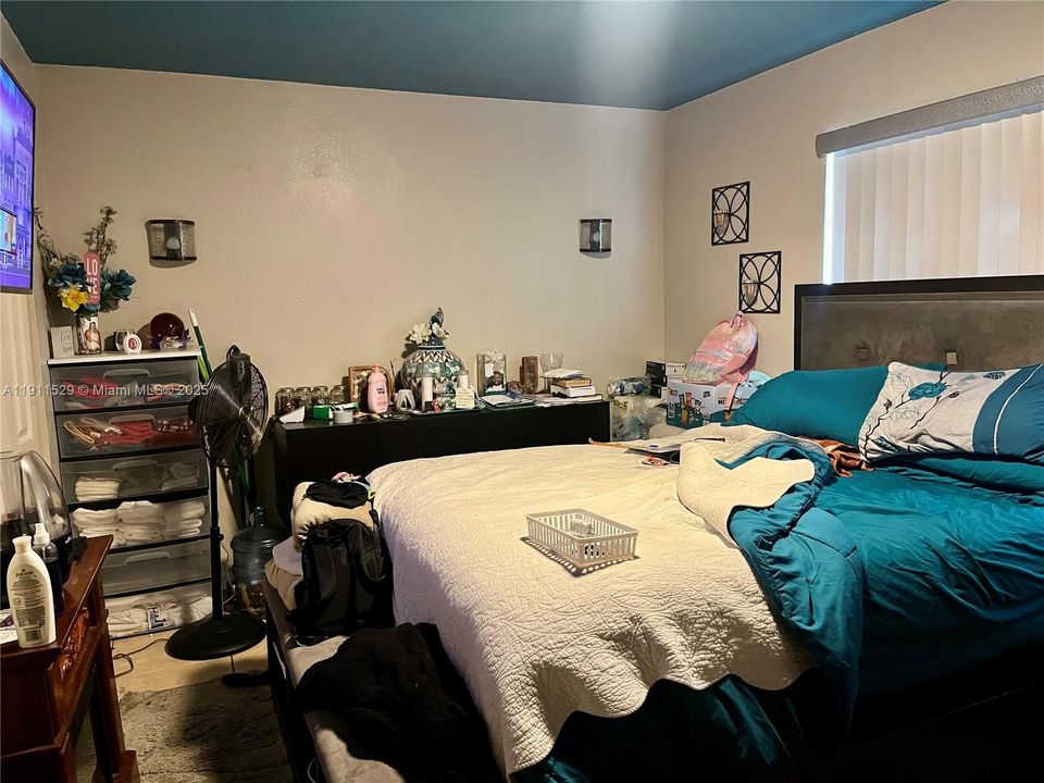 待售: $378,000 (4 贝兹, 2 浴室, 1302 平方英尺)