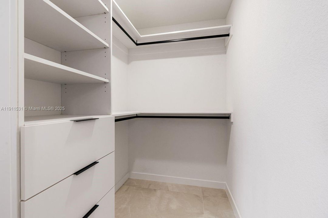 Activo con contrato: $434,900 (4 camas, 3 baños, 0 Pies cuadrados)