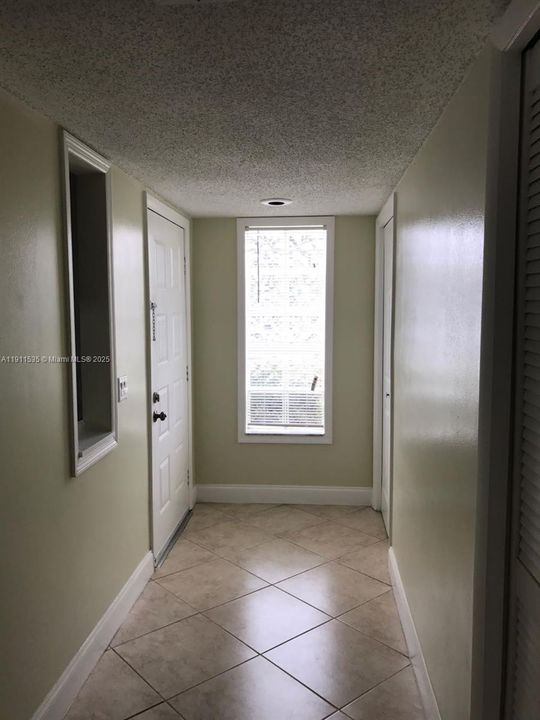 На продажу: $299,900 (2 спален, 2 ванн, 1225 Квадратных фут)