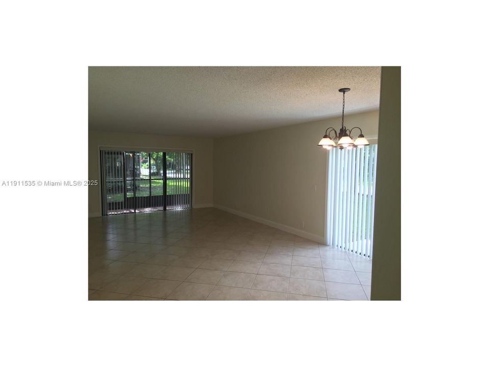 На продажу: $299,900 (2 спален, 2 ванн, 1225 Квадратных фут)