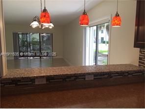 На продажу: $299,900 (2 спален, 2 ванн, 1225 Квадратных фут)