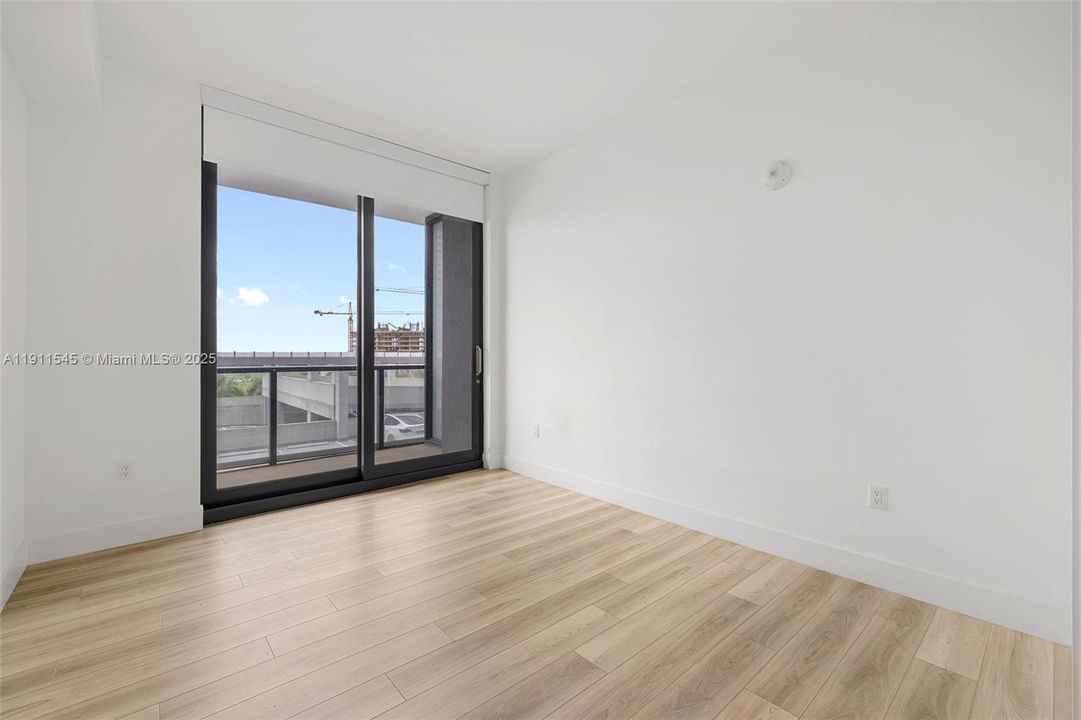 Active With Contract: $2,917 (1 beds, 1 baths, 859 Square Feet)