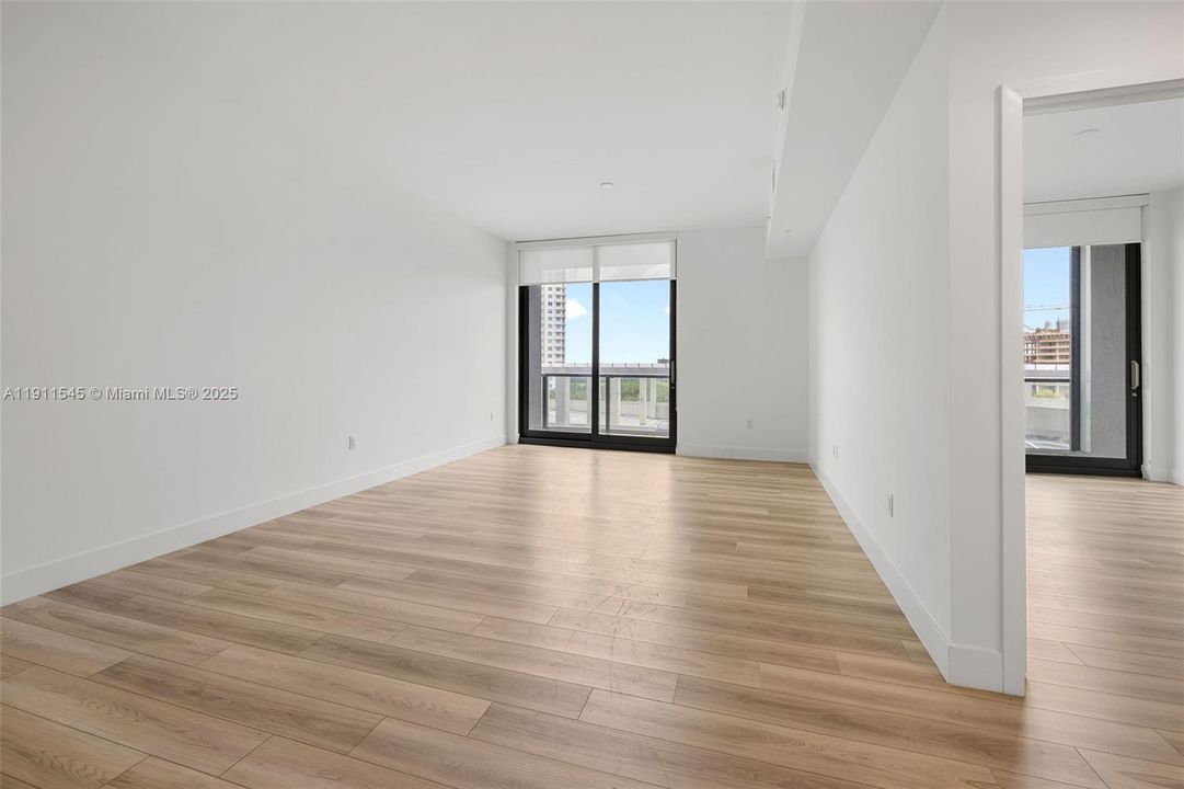 Active With Contract: $2,917 (1 beds, 1 baths, 859 Square Feet)