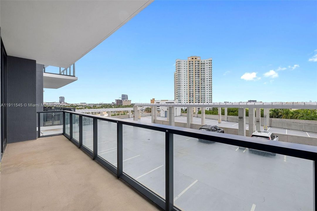 Active With Contract: $2,917 (1 beds, 1 baths, 859 Square Feet)