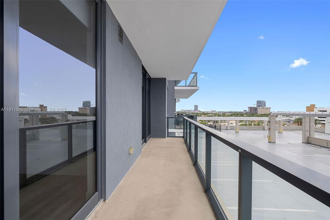 Active With Contract: $2,917 (1 beds, 1 baths, 859 Square Feet)