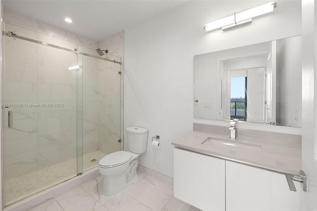 Active With Contract: $2,917 (1 beds, 1 baths, 859 Square Feet)