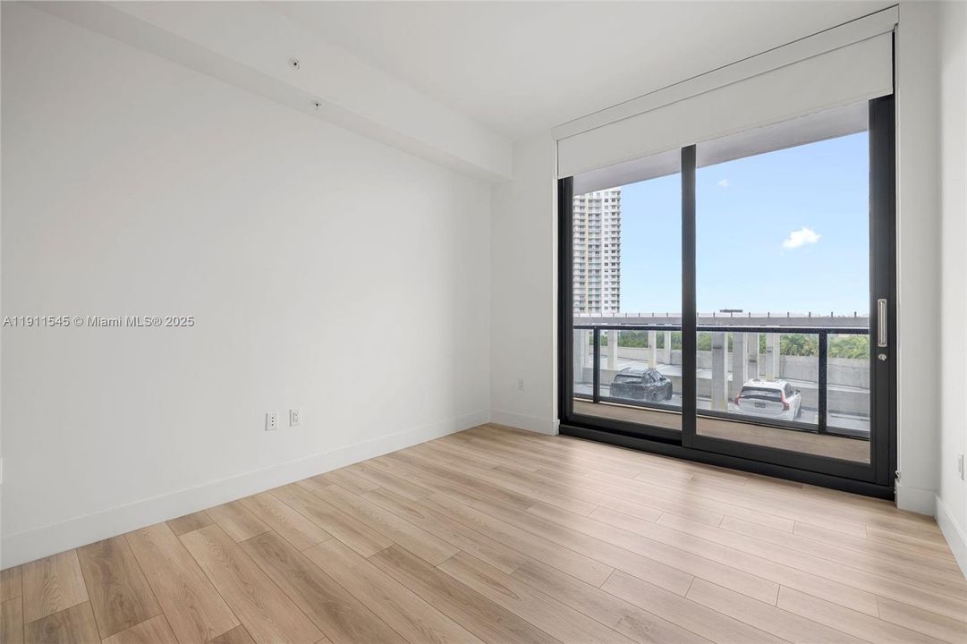 Active With Contract: $2,917 (1 beds, 1 baths, 859 Square Feet)