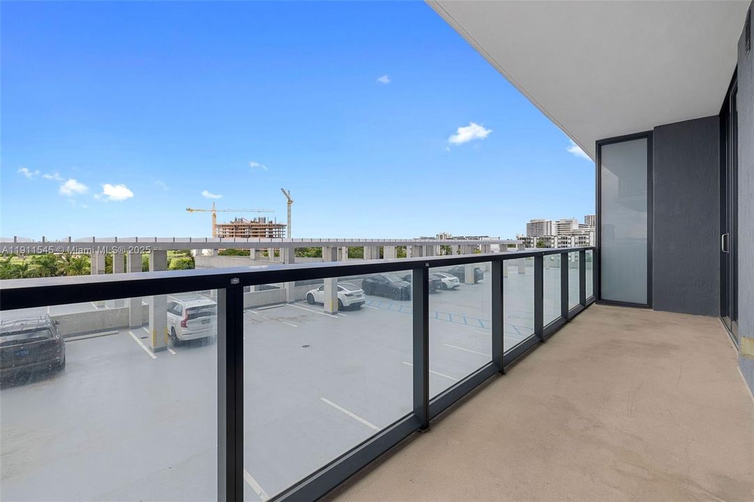 Active With Contract: $2,917 (1 beds, 1 baths, 859 Square Feet)