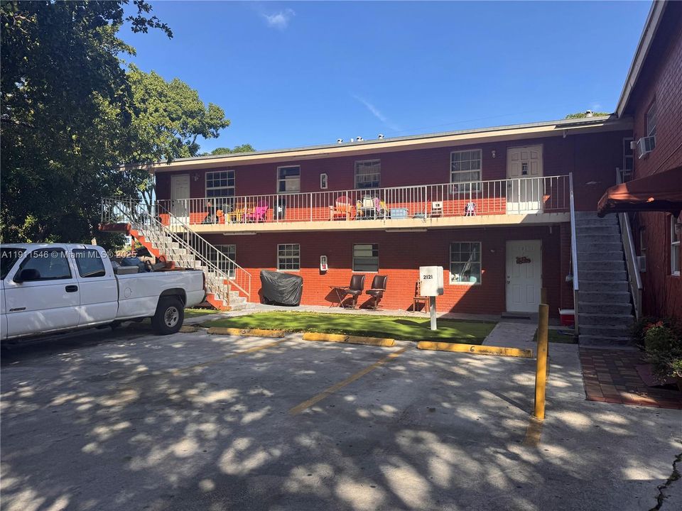 出租: $1,700 (2 贝兹, 1 浴室, 4507 平方英尺)