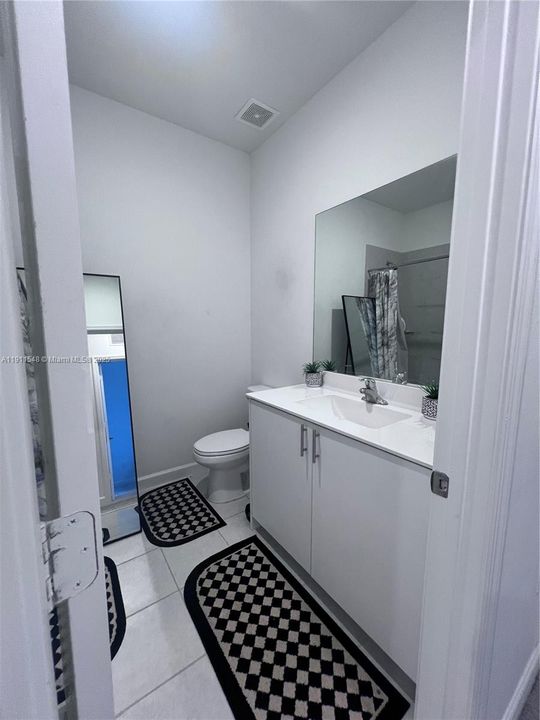 出租: $3,500 (4 贝兹, 2 浴室, 1820 平方英尺)