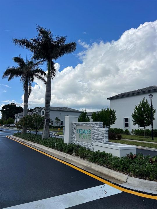 出租: $3,500 (4 贝兹, 2 浴室, 1820 平方英尺)