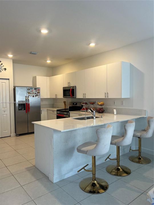 出租: $3,500 (4 贝兹, 2 浴室, 1820 平方英尺)