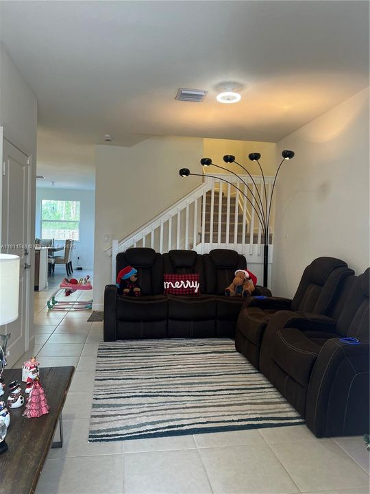 出租: $3,500 (4 贝兹, 2 浴室, 1820 平方英尺)