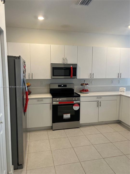 出租: $3,500 (4 贝兹, 2 浴室, 1820 平方英尺)