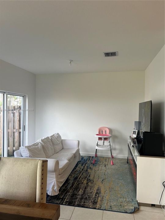 出租: $3,500 (4 贝兹, 2 浴室, 1820 平方英尺)