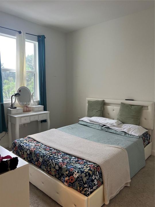 出租: $3,500 (4 贝兹, 2 浴室, 1820 平方英尺)