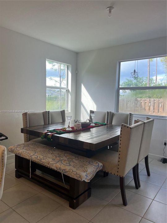 出租: $3,500 (4 贝兹, 2 浴室, 1820 平方英尺)