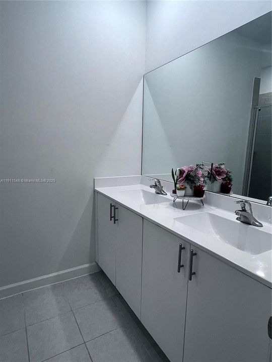 出租: $3,500 (4 贝兹, 2 浴室, 1820 平方英尺)