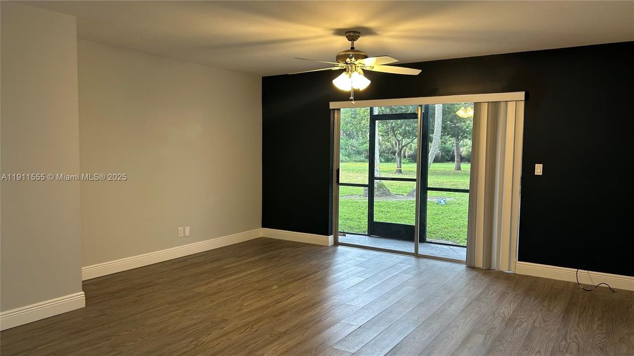 Active With Contract: $2,100 (2 beds, 2 baths, 995 Square Feet)